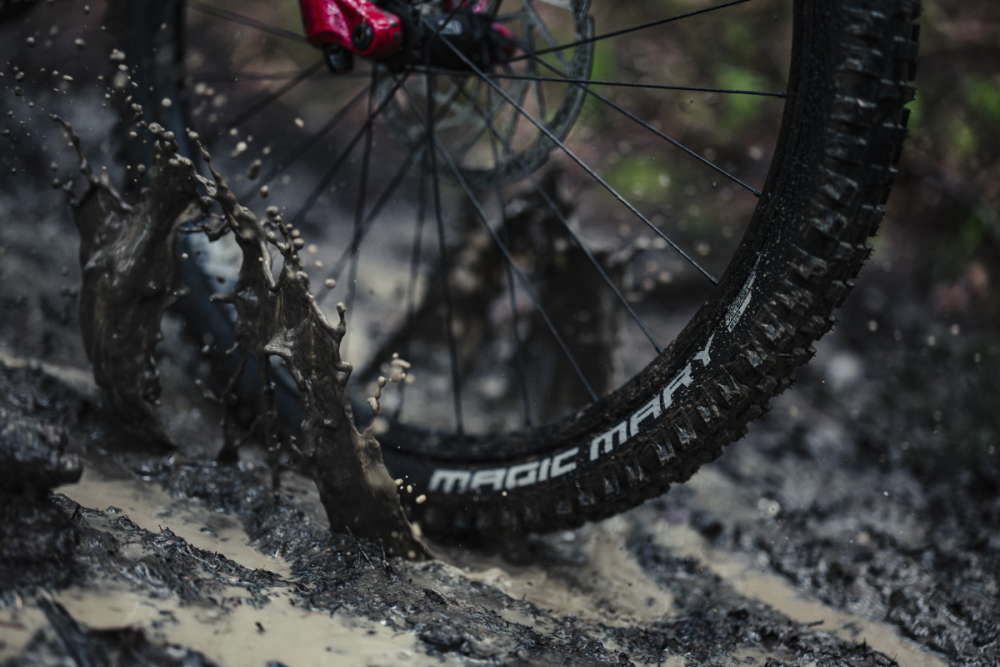 Schwalbe Pneu Magic Mary 27.5x2.40 SuperGravity Addix Soft TL-Easy black